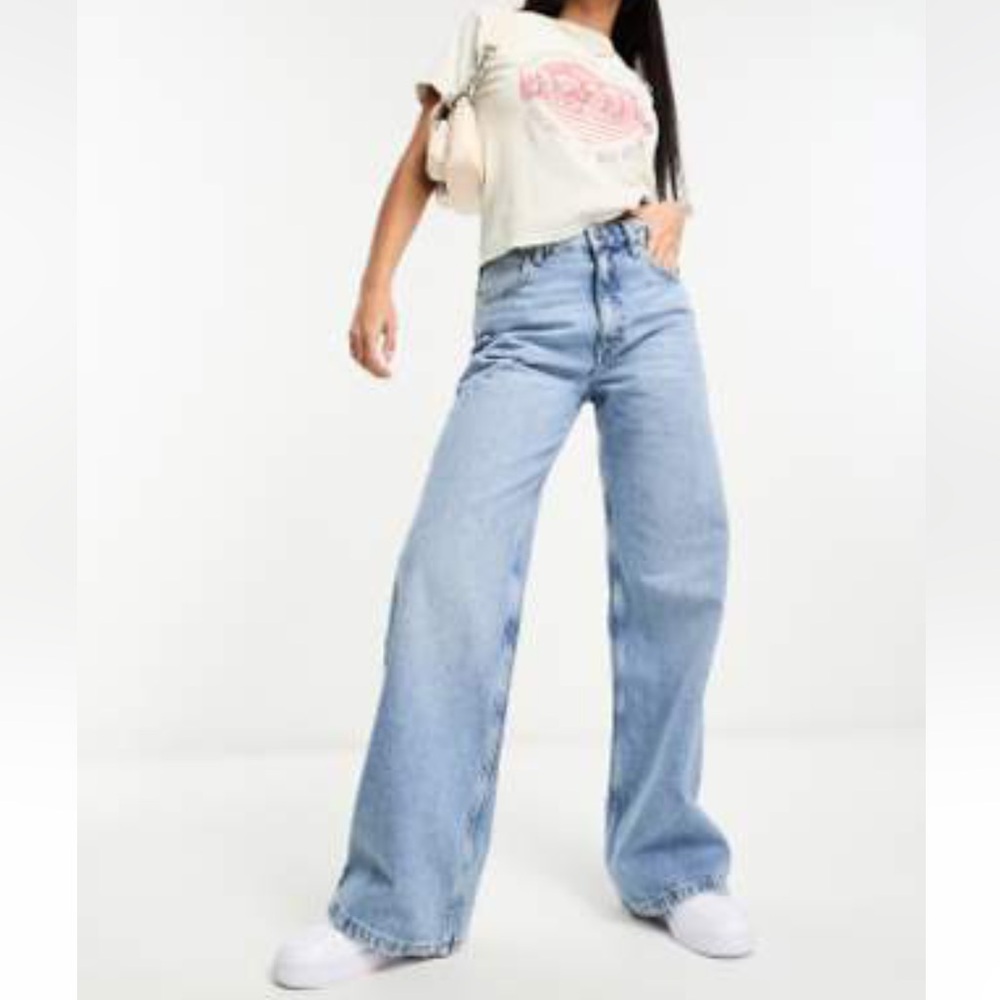 Pull&Bear High-Rise Wide-Leg Jeans in Medium Blue